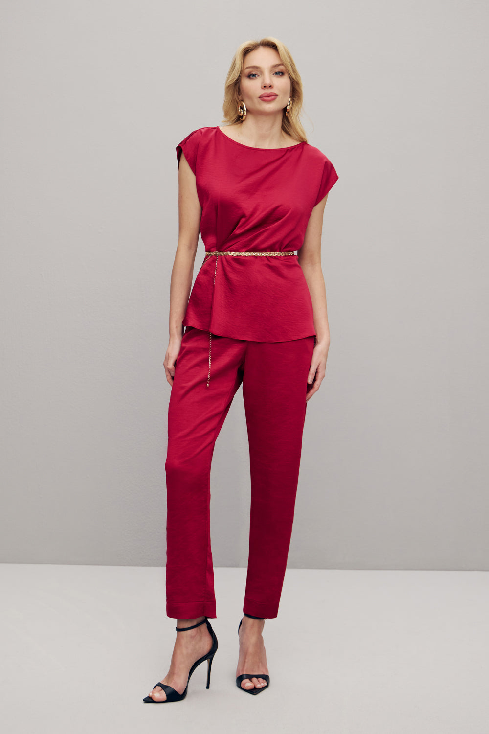 Blusa Ampla Lisa Acetinada Com Pregas