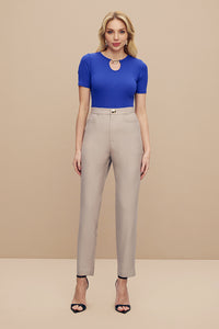 Blusa Ajustada Lisa Com Mangas Curtas