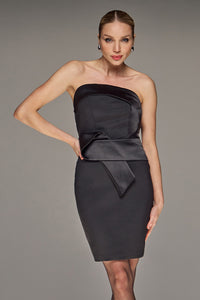 Vestido Curto Liso Estruturado