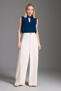 Blusa Reta Lisa Com Gola