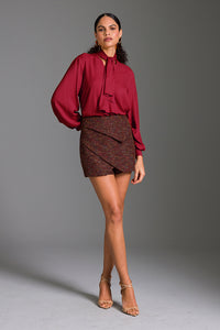 Blusa Mangas Longas Lisa Com Gola Decorada