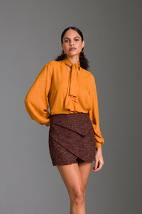 Blusa Mangas Longas Lisa Com Gola Decorada