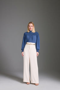 Blusa Ampla Lisa Gola Alta