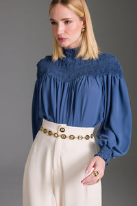Blusa Ampla Lisa Gola Alta