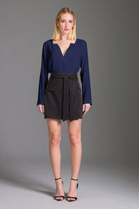 Blusa Reta Lisa Com Decote Diferenciado