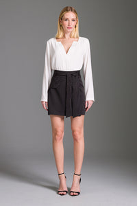 Blusa Reta Lisa Com Decote Diferenciado