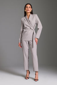 Blazer Reto Risca De Giz Com Amarração