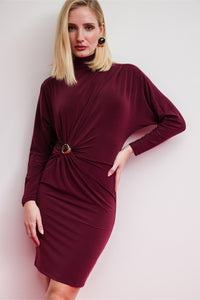 Vestido Curto Liso Gola Alta