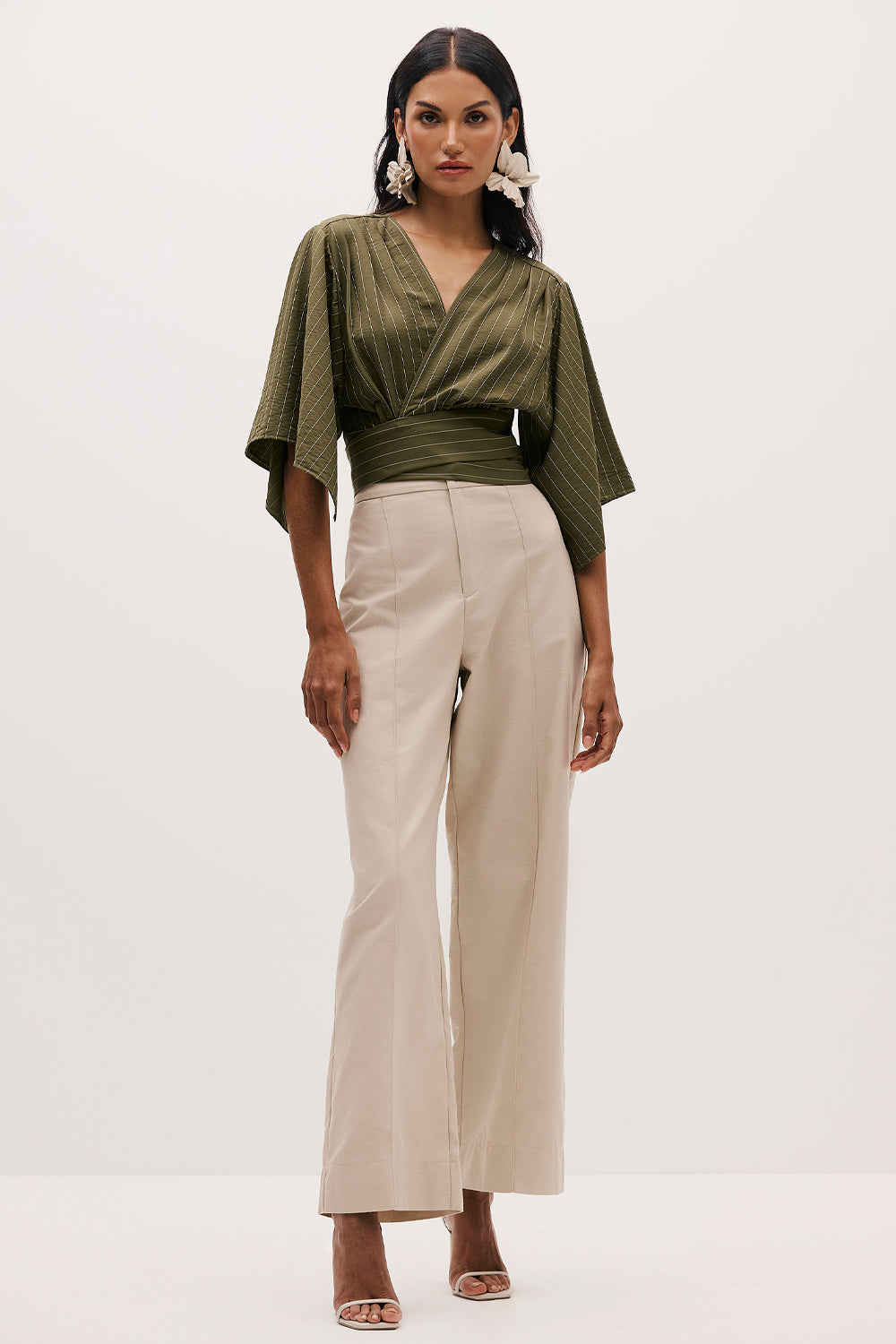Blusa Ampla Risca De Giz Com Decote Transpassado