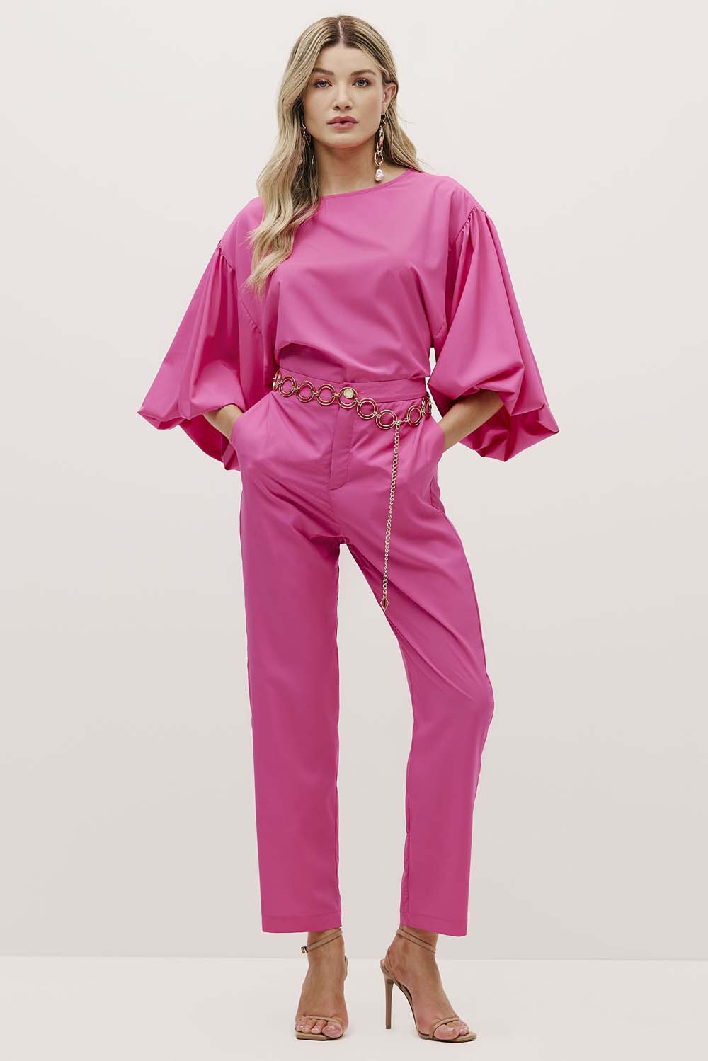 Blusa Ampla Lisa Com Mangas Longas
