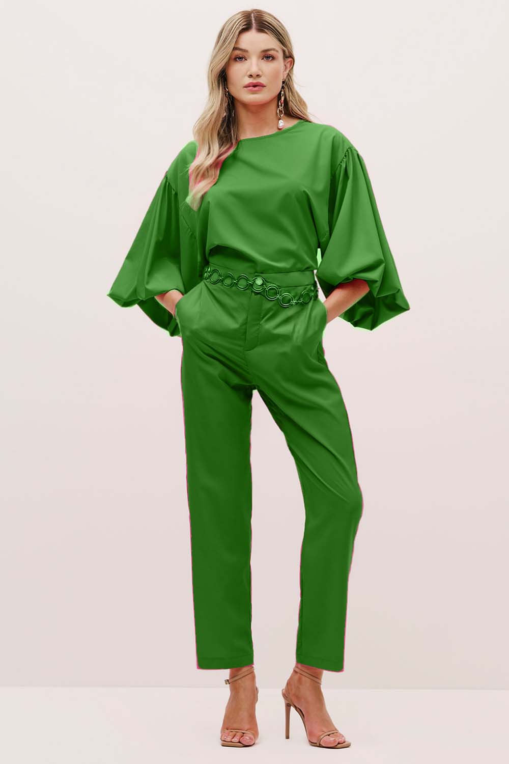 Blusa Ampla Lisa Com Mangas Longas