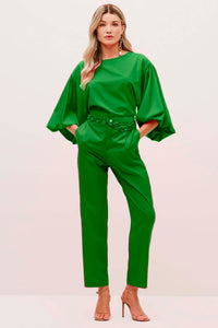 Blusa Ampla Lisa Com Mangas Longas