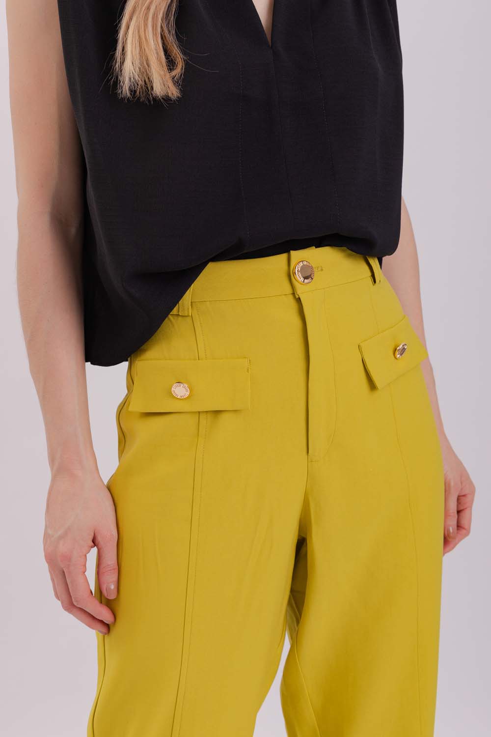 Calça Alfaiataria Lisa Com Lapelas