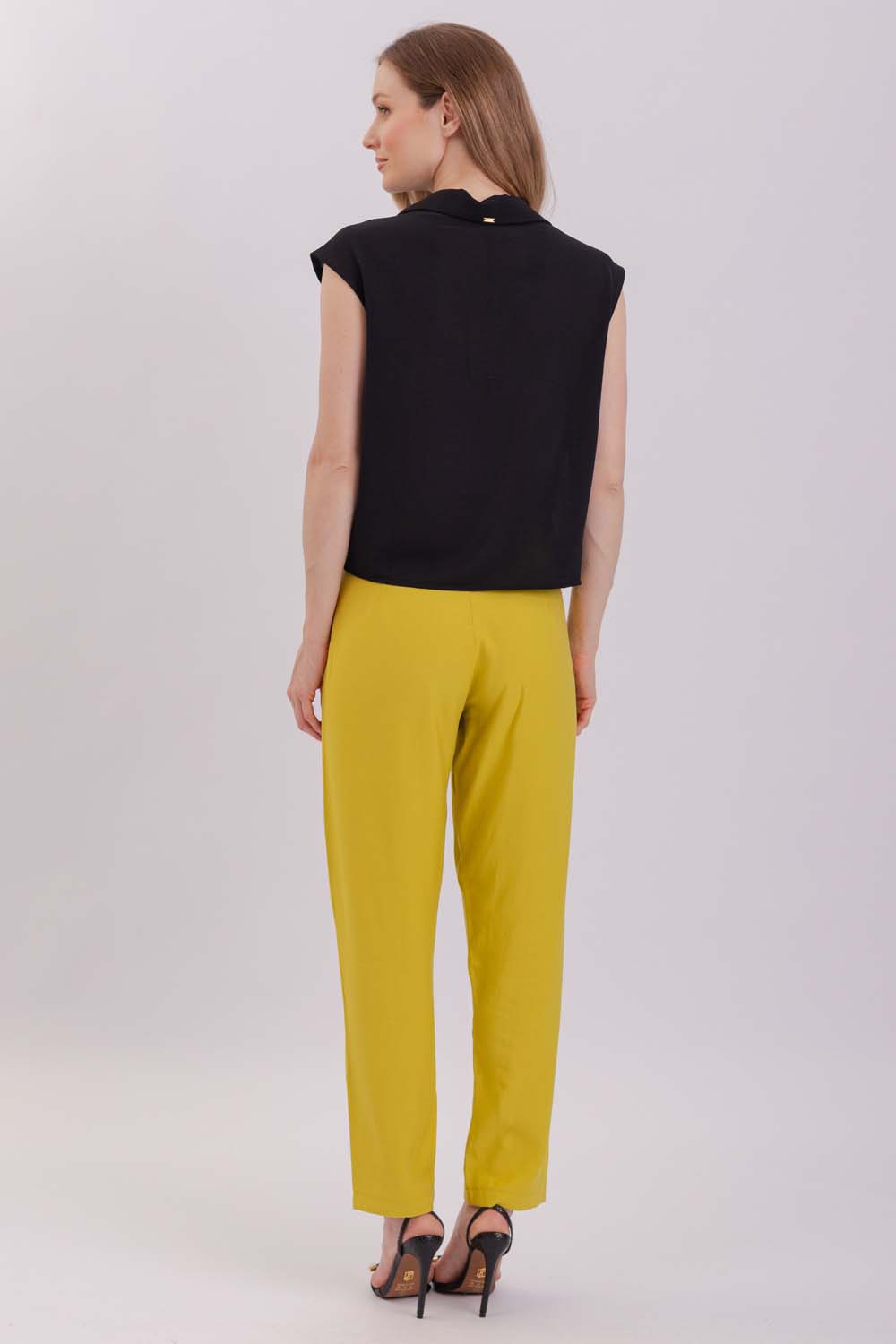 Calça Alfaiataria Lisa Com Lapelas