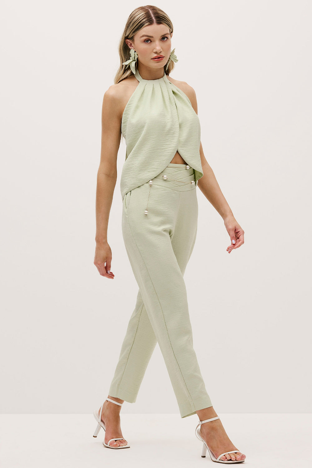 Calça Alfaiataria Lisa Com Tomas E Bolsos Faca