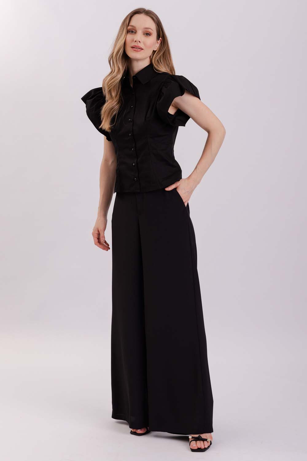Calça Wide Lisa Com Bolsos Faca