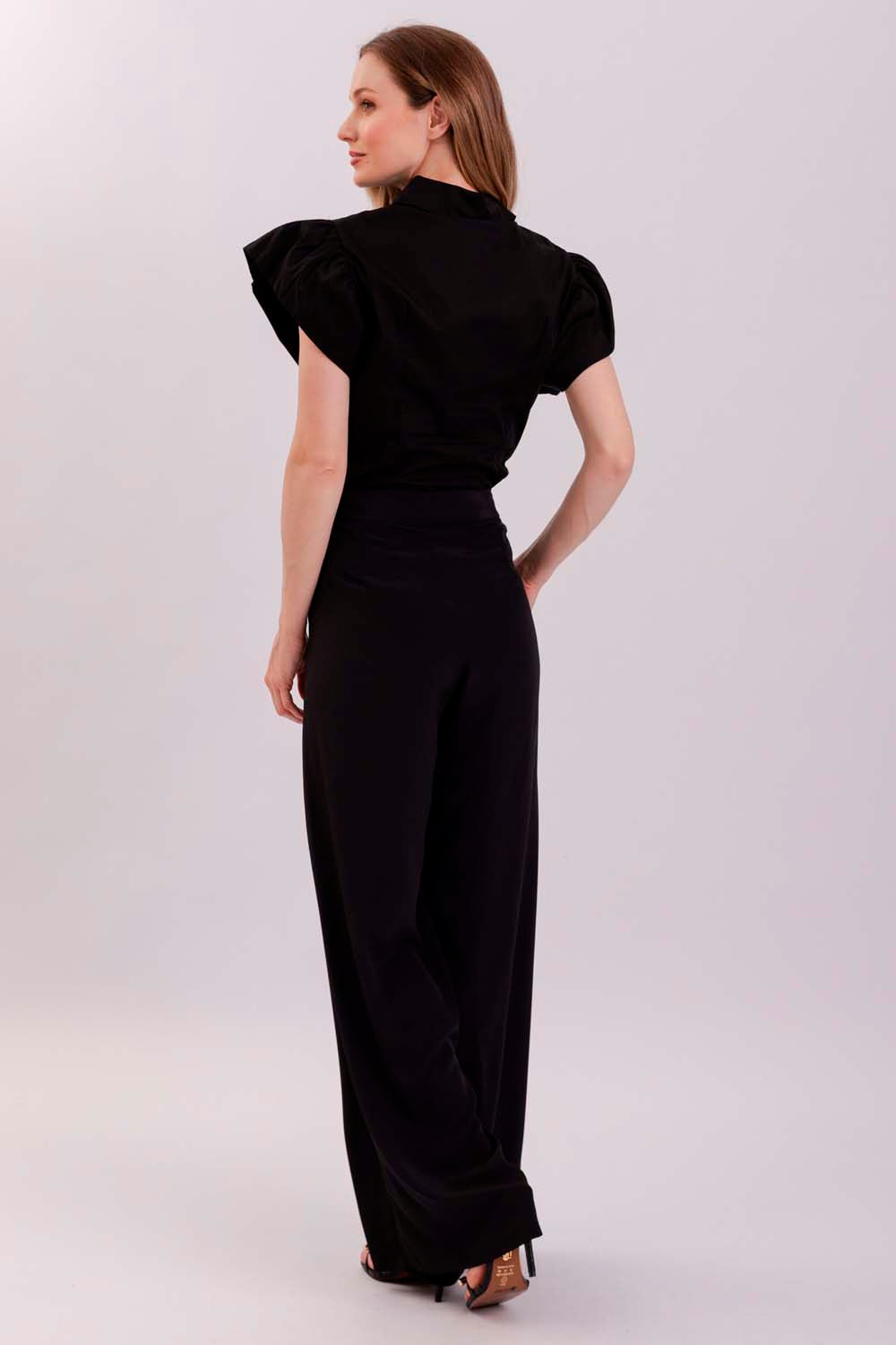 Calça Wide Lisa Com Bolsos Faca