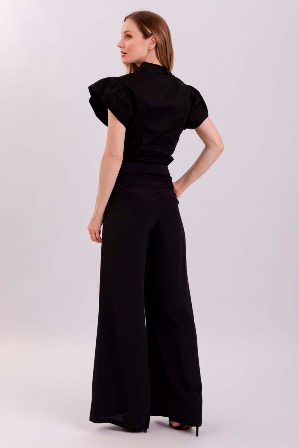 Calça Wide Lisa Com Bolsos Faca