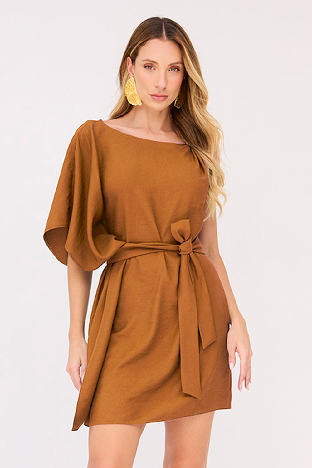 Vestido Curto Liso Com Enfeite