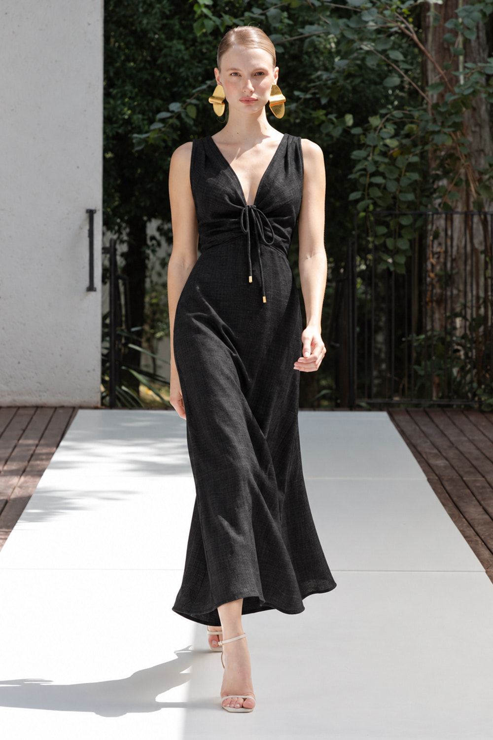 Vestido Longo Liso Decote V Gota