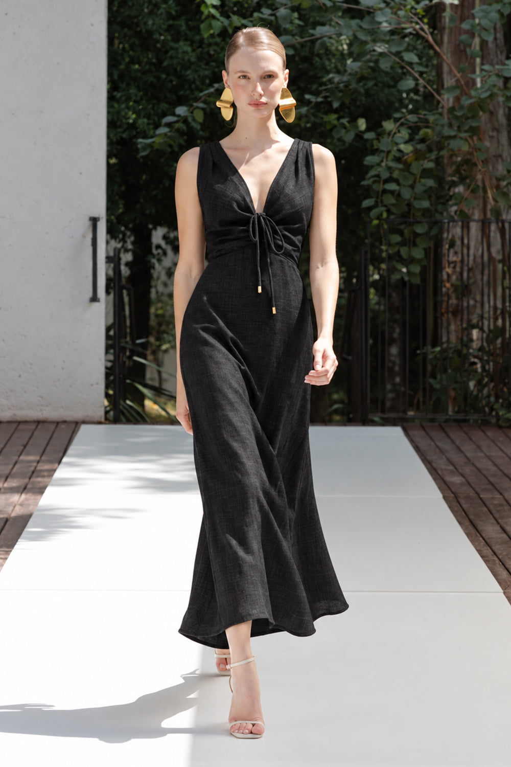 Vestido Longo Liso Decote V Gota
