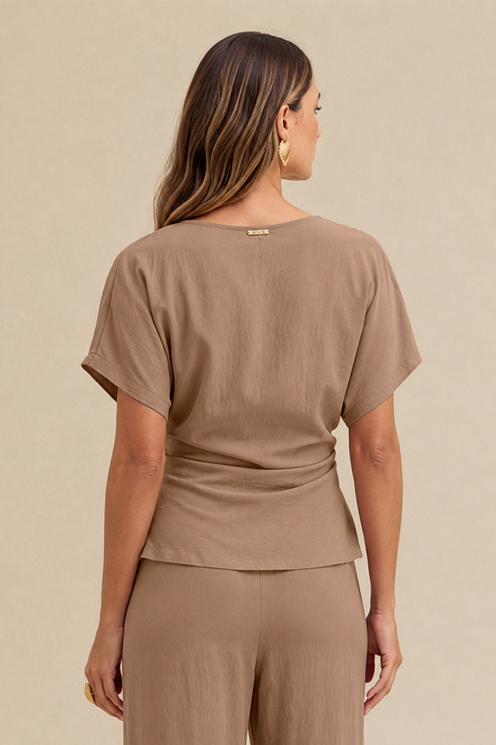 Blusa Decote Assimétrico Lisa Com Passante