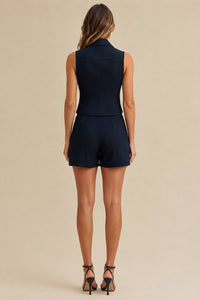 Short Alfaiataria Liso Com Maxi Bolsos