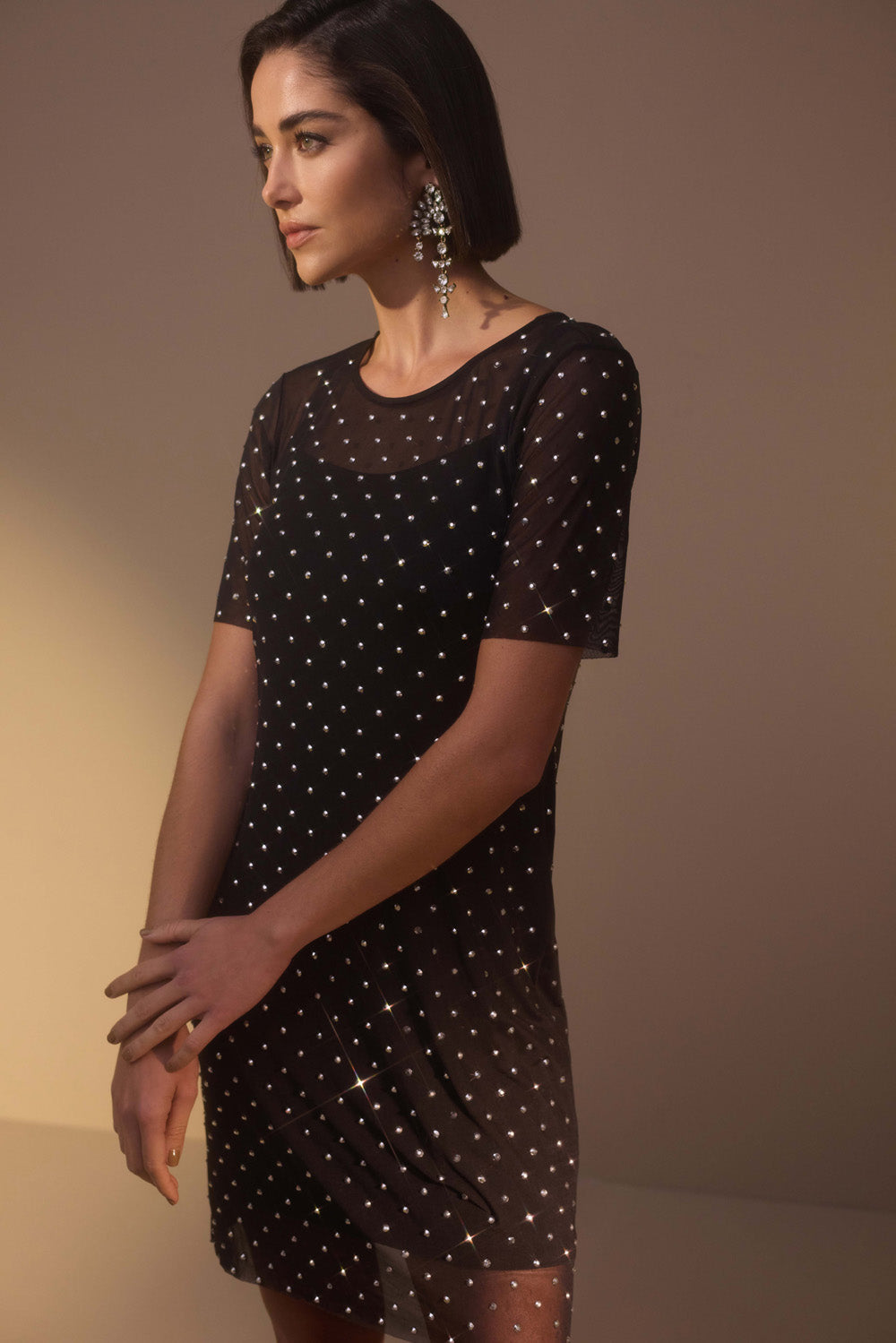 Vestido Curto Liso Com Transparência