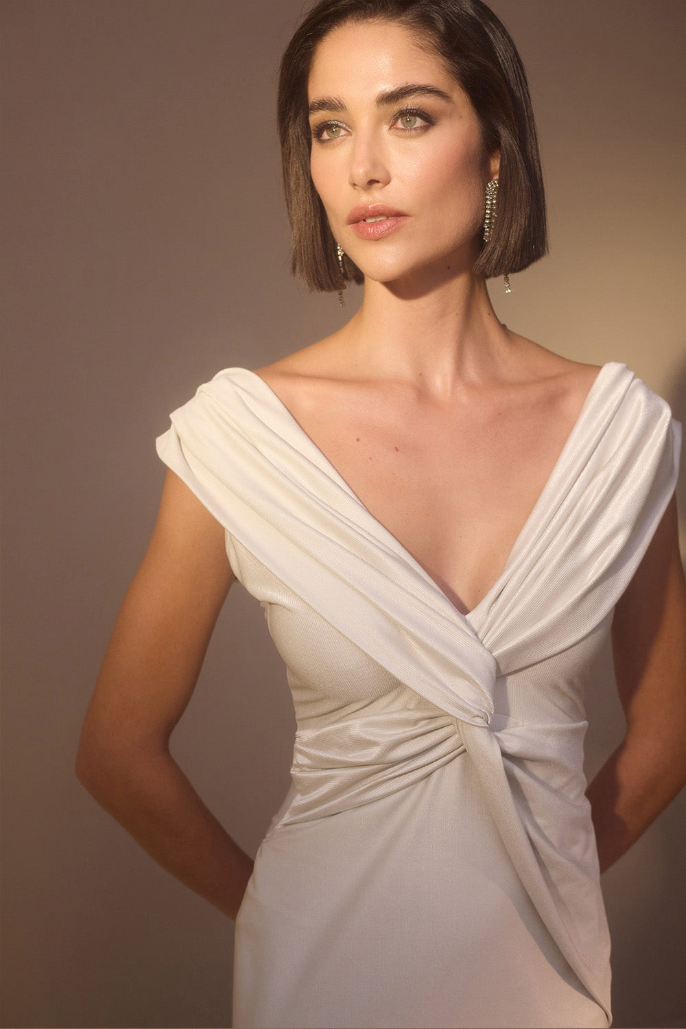 Vestido Midi Liso Com Torção