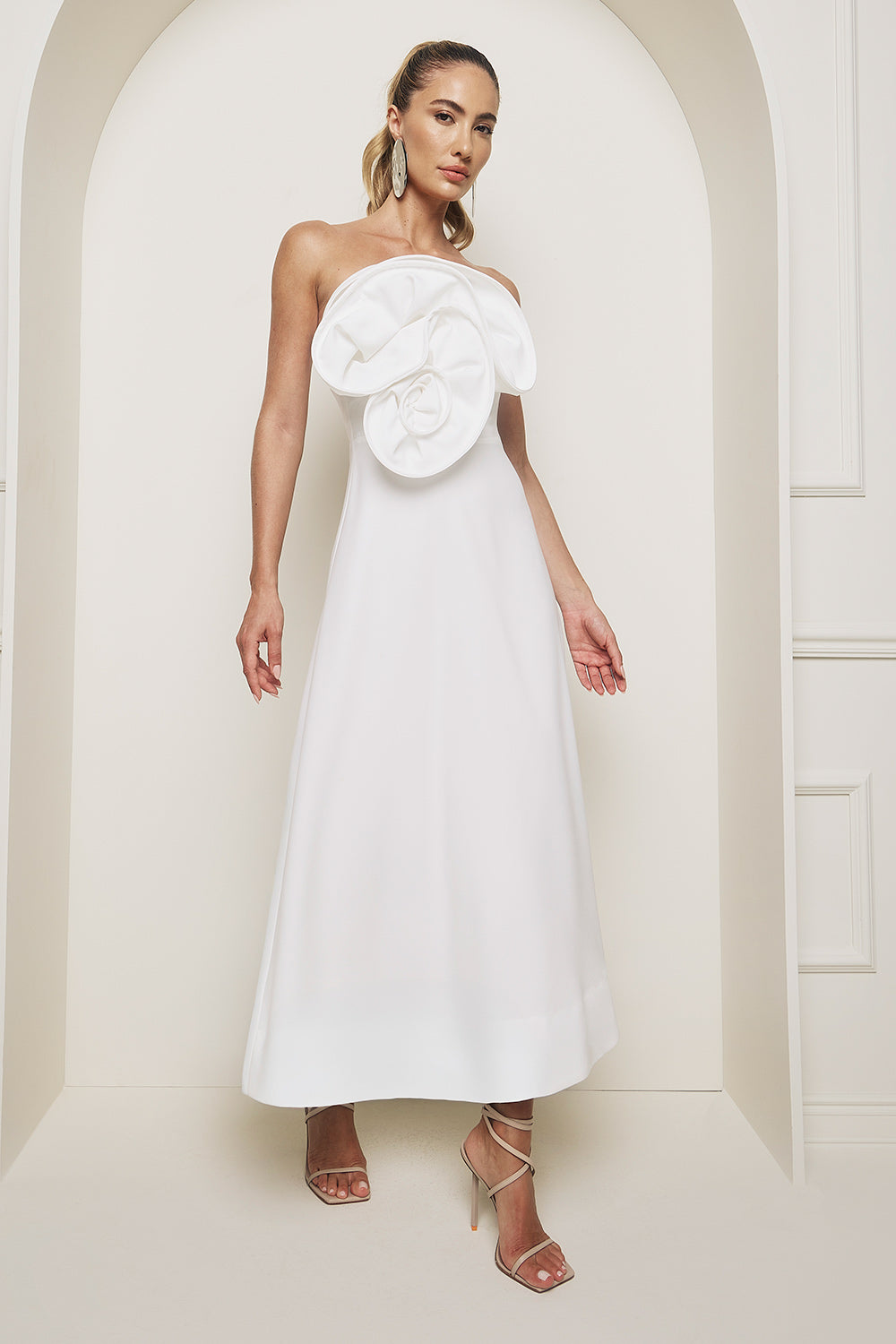 Vestido Super Midi Liso Com Aplicação