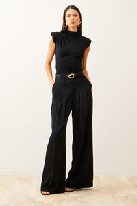 Blusa Ajustada Lisa Com Pregas