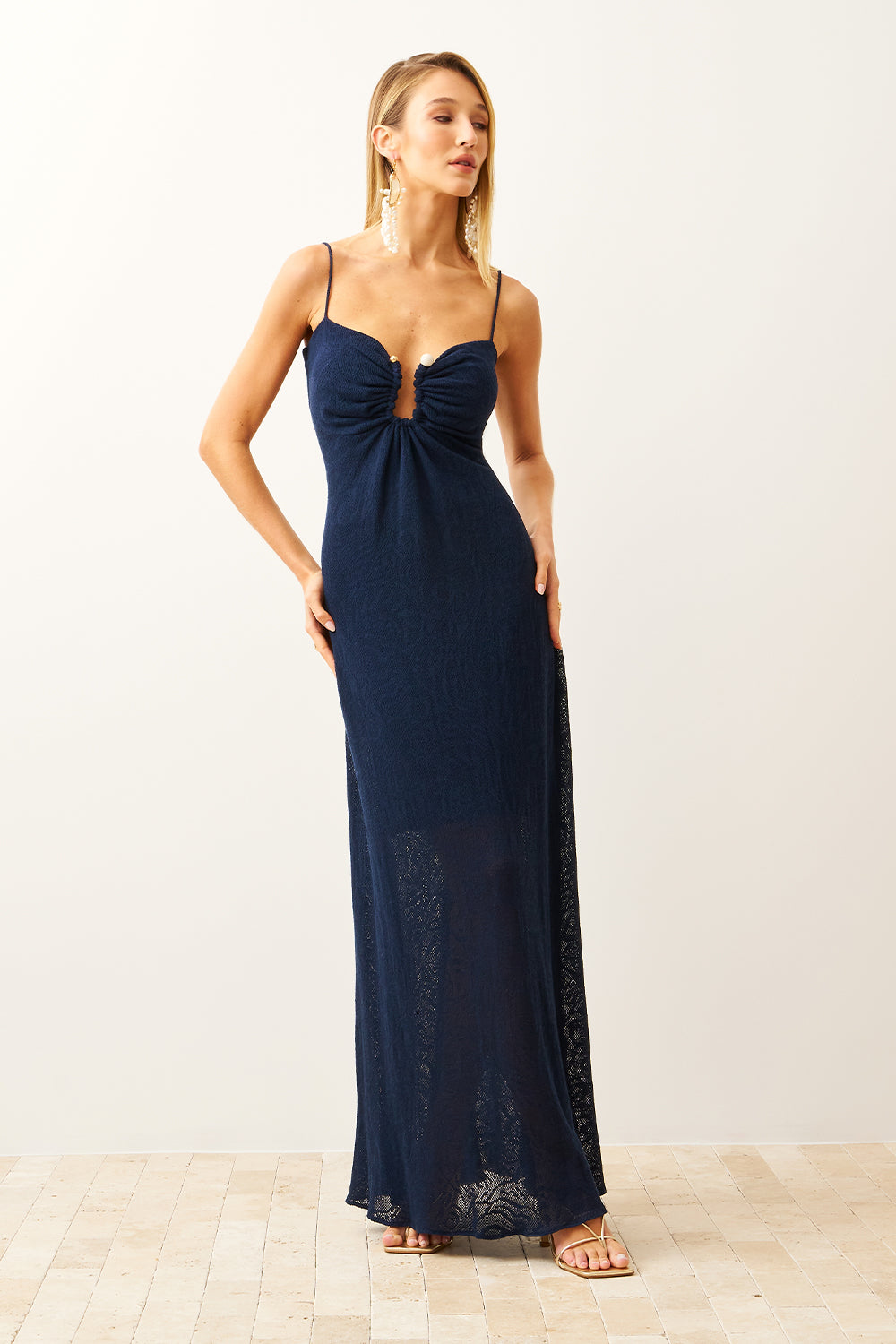 Vestido Longo Liso Com Piercing