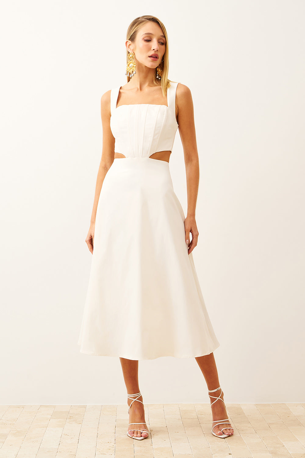 Vestido Super Midi Liso Com Recortes