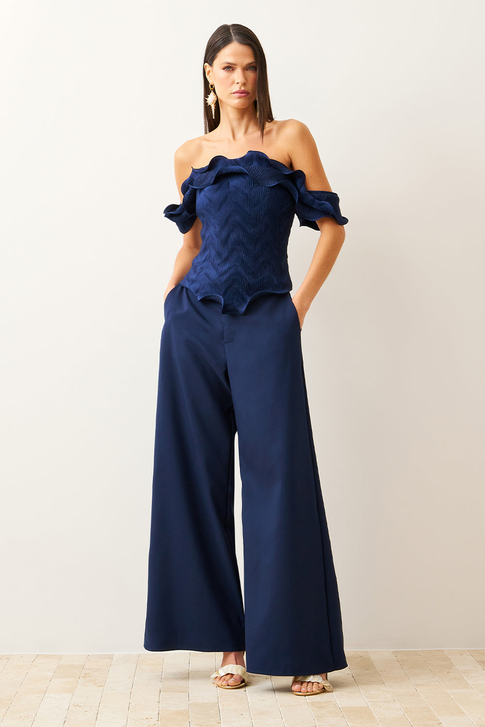 Calça Pantalona Lisa Com Bolsos Faca