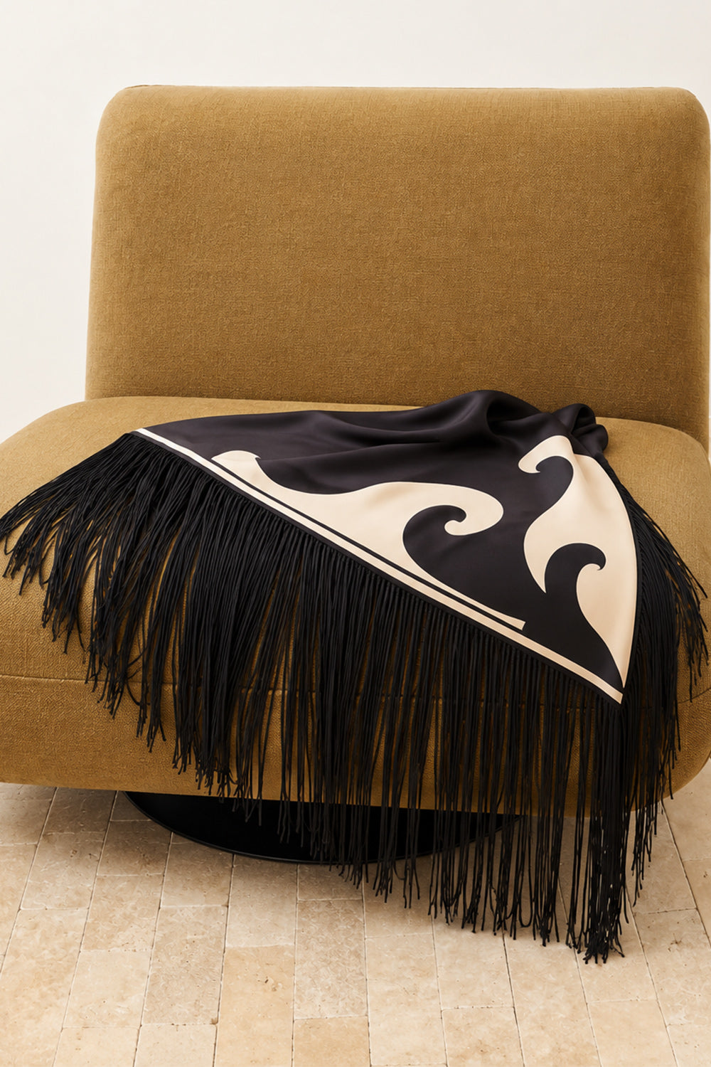 Lenço Assimétrico Estampado Com Franjas
